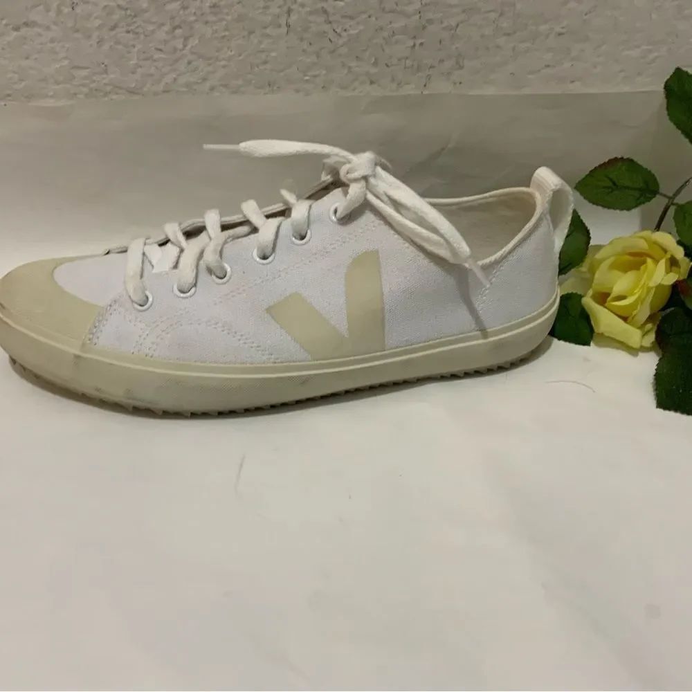 Veja Shoes Womens 10/41 Nova Canvas Sneakers Low Top White Casual Neutral